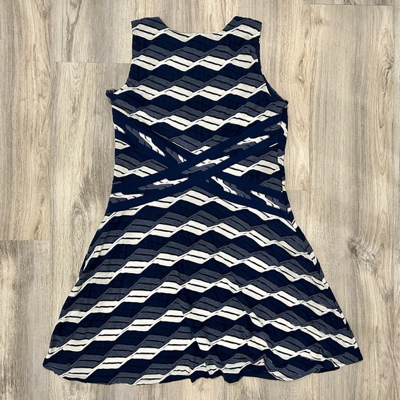 Beige By Eci Sleeveless Mini Sheath Dress Navy Blue Geometric Print Size 14 - Picture 6 of 6